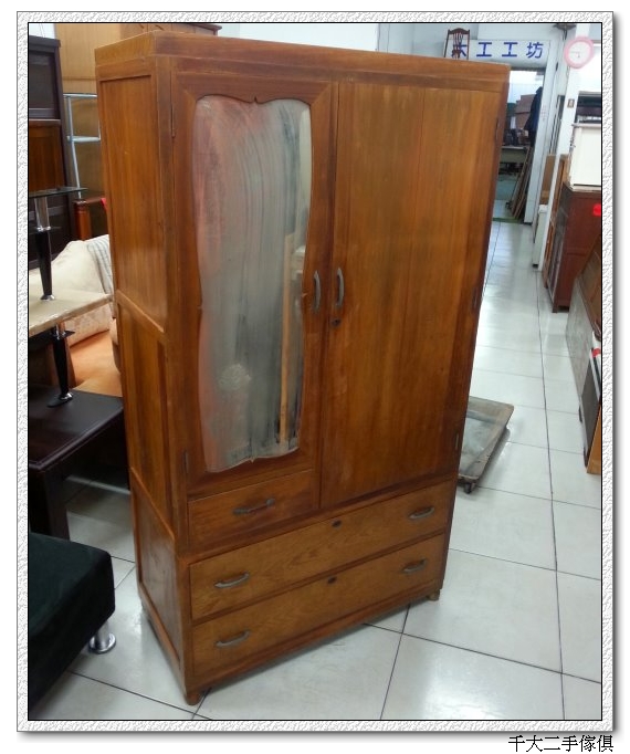 老檜木衣櫃